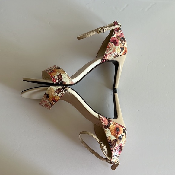📌SOLD📌 EUC👠Cole Haan Hellen Floral Heels Grand OS SZ-7.5 - Picture 4 of 14